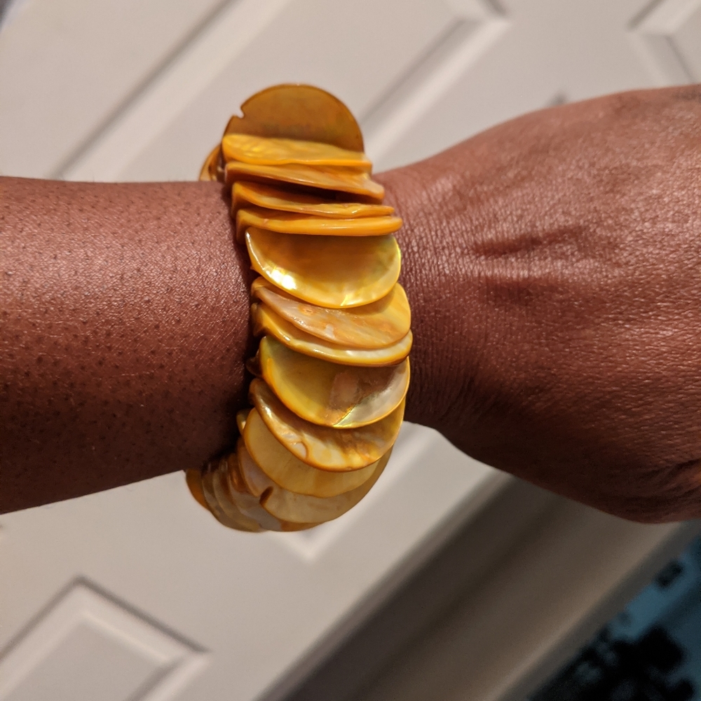 Golden Shell Bracelet - Picture 3 of 4